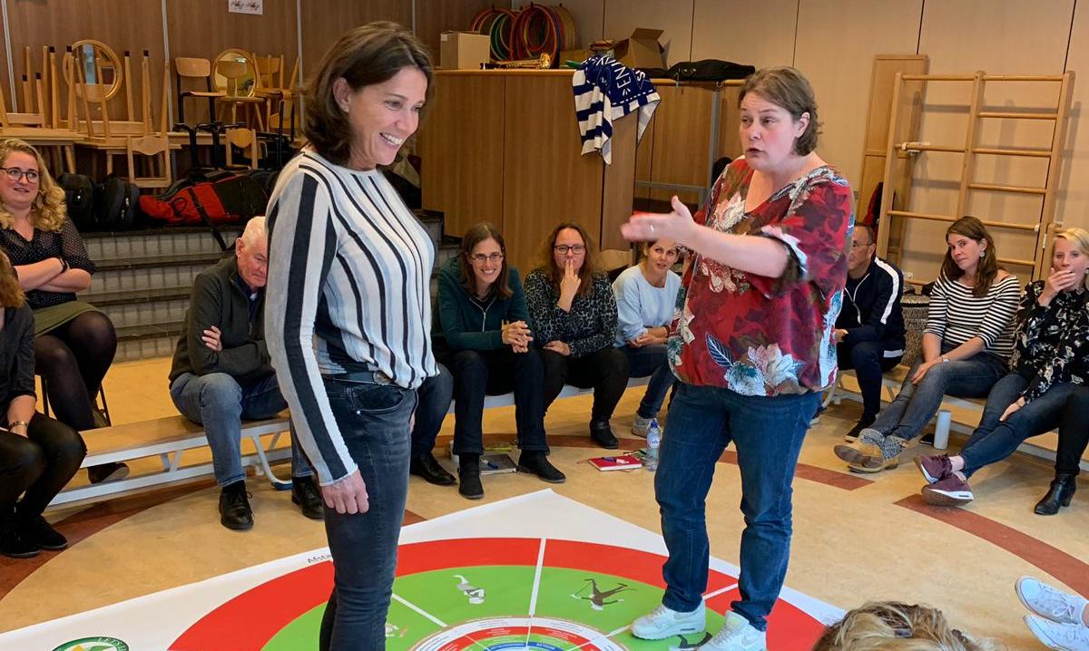 “Juf, er zitten eigenlijk best wel veel brullende leeuwen in onze klas. Daarom zijn er zo vaak ruzies bij ons in de groep”. Ik werk deze ochtend met de Roos van Leary met deze groep 5. Er is de laatste tijd al veel verbeterd in de groep. De kinderen bemoeien zich veel minder met elkaar […]