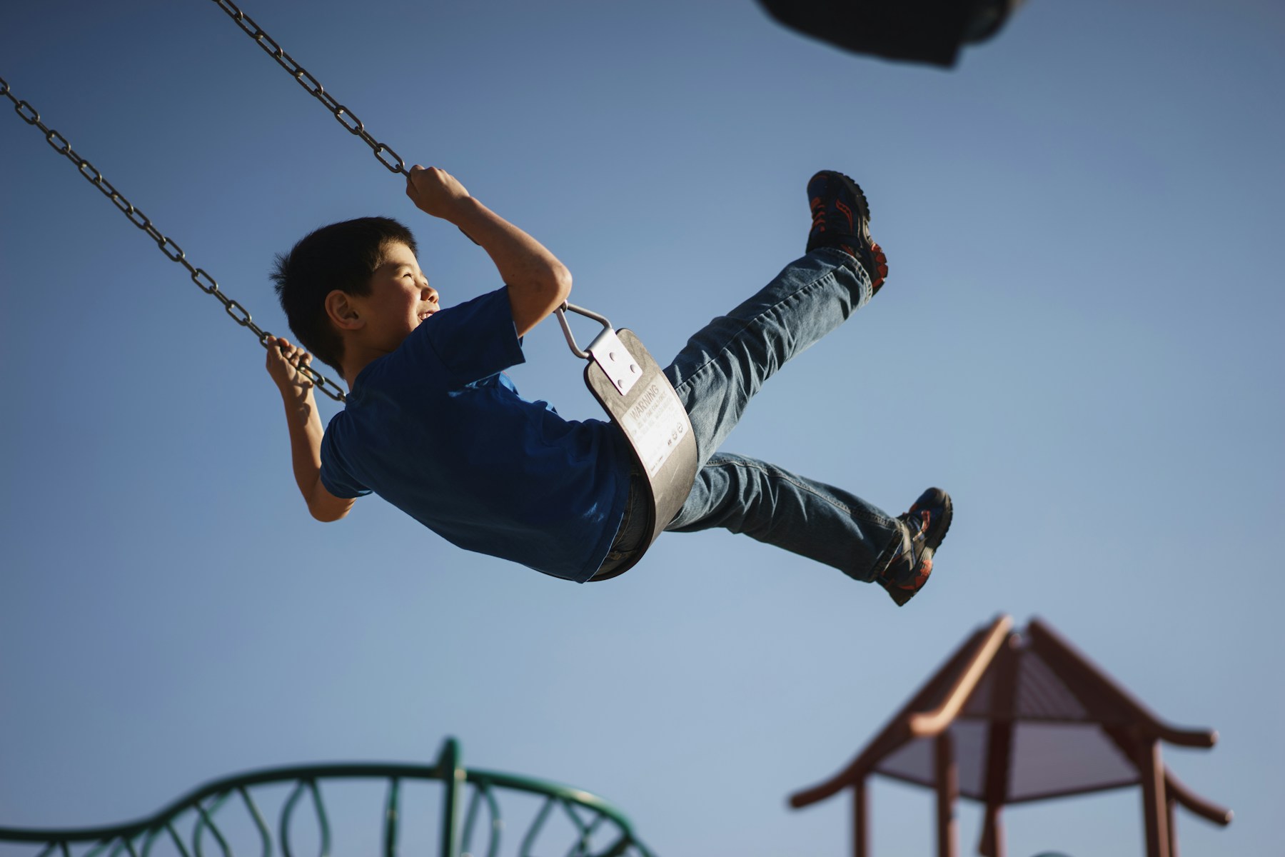 Ontdek effectieve strategieën voor het omgaan met drukke kinderen en verbeter de harmonie in de klas en thuis. Tips voor ouders en leerkrachten.