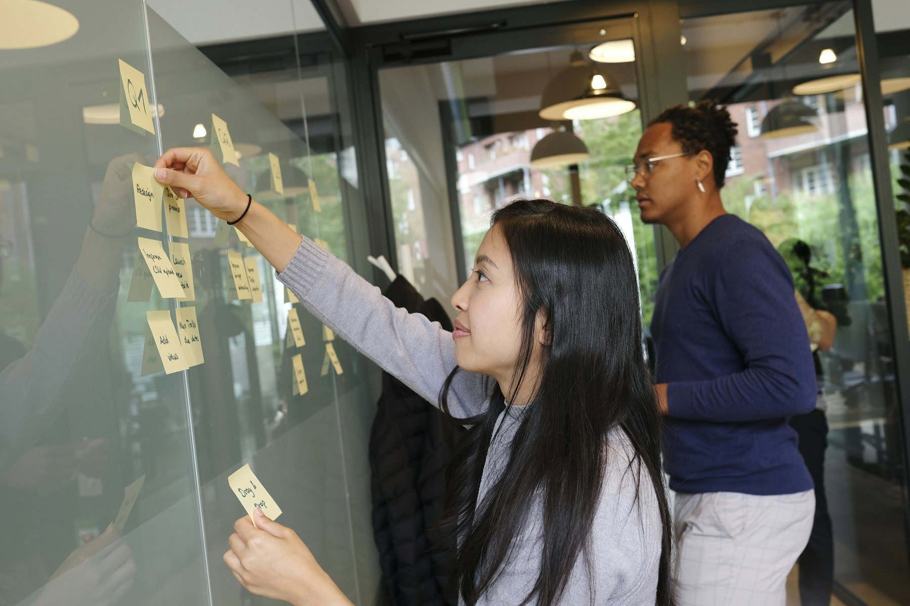 Ontdek hoe effectieve teamcoaching in het onderwijs de samenwerking versterkt en schoolprestaties naar een hoger niveau tilt.